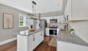 8025 McGee St, Affton, MO 63123