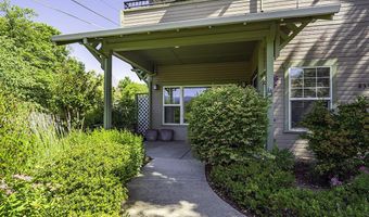 833 Cobblestone Ct, Ashland, OR 97520