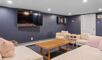 124 Harrison Ave, Newport, RI 02840