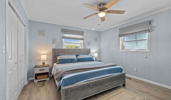 205 Barefoot Ln, Atlantic Beach, NC 28512