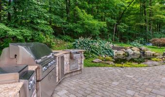 2 Higgins Dr, Alloway, NJ 07462