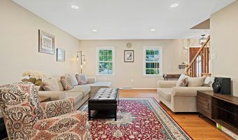 9220 BURNETTA Dr, Annandale, VA 22003