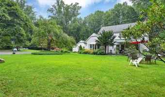 39 Cherry Ln, Airmont, NY 10952