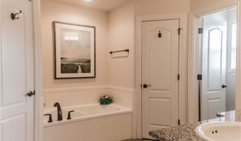 610 SW 5th St, Bentonville, AR 72712