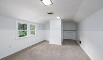 35 Fairview Dr, Middletown, NJ 07748