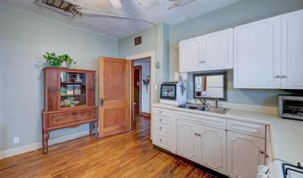 107 E 7th Ave, Arkansas City, KS 67005