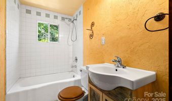 15 Deaver Dr, Asheville, NC 28806