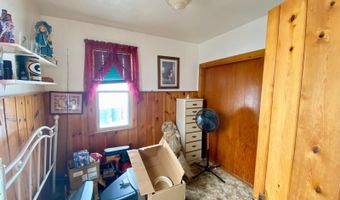 406 3rd Ave SW, Bowman, ND 58623