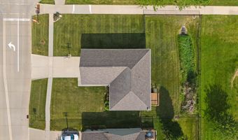 805 NW Reinhart Dr, Ankeny, IA 50023