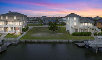 121 Sound Dr, Atlantic Beach, NC 28512