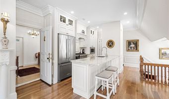 541 Bellevue Ave 5, Newport, RI 02840