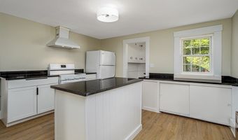 4 Main St, Ashburnham, MA 01430