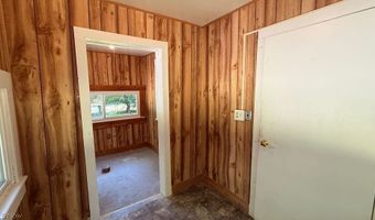 629 Portage Lakes Dr, Akron, OH 44319