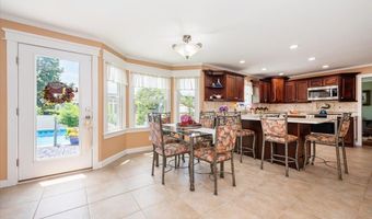 18 South Plz, Amity Harbor, NY 11701
