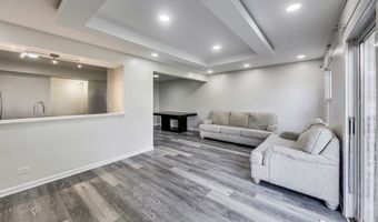 802 N Tamarac Blvd, Addison, IL 60101