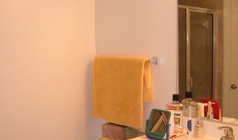 1205 N GARFIELD St 206, Arlington, VA 22201