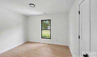 3801 Woodleaf Rd, Charlotte, NC 28205