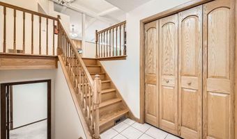 211 Mckinley St, Anoka, MN 55303