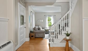 259 Middle Rd, Falmouth, ME 04105