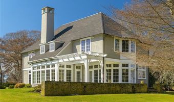 9 Ocean Lawn Ln, Newport, RI 02840