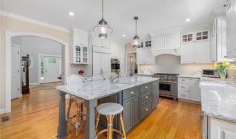4 Brookfield Ct, East Greenwich, RI 02818