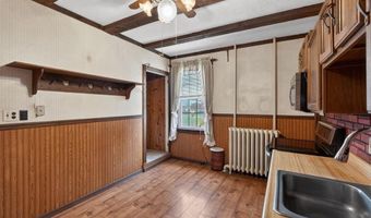 108 W 2ND St, Alburtis, PA 18011