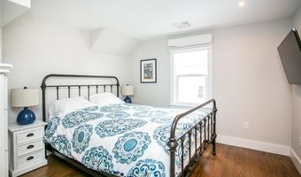 25 Dearborn St 2, Newport, RI 02840