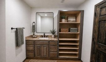 38515 129th St, Aberdeen, SD 57401