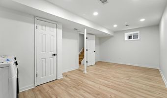 2339 N POWHATAN St, Arlington, VA 22205