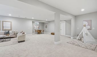 3555 N DICKERSON St, Arlington, VA 22207