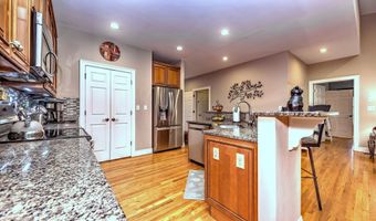 61 Pondview Cir 61, Beacon Falls, CT 06403
