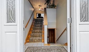 3 Betsy Dr, Bristol, RI 02809