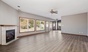 214 Hillside Dr, Baldwin City, KS 66006