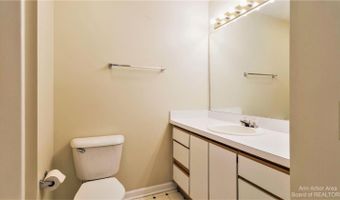 1328 Heatherwood Ln, Ann Arbor, MI 48108