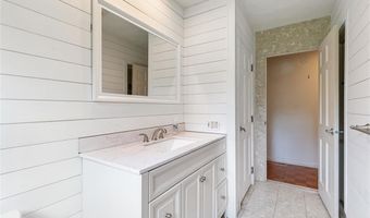 80 Woodbridge Dr, East Greenwich, RI 02818