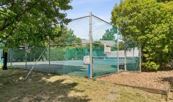 4819 28TH St S B, Arlington, VA 22206