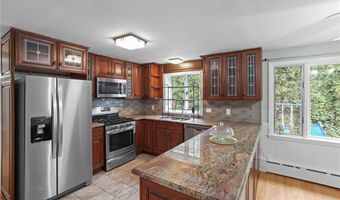 2 Oak Grove Blvd, North Providence, RI 02911