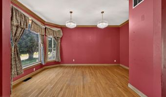 646 S Country Estates Ln, Bloomfield, IN 47424