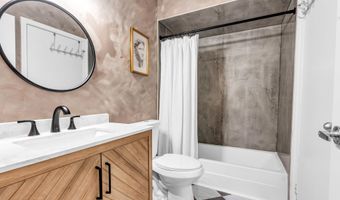 212 Wellington Pl, Aberdeen, NJ 07747