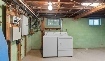 86 Oak St, Hopkinton, RI 02804