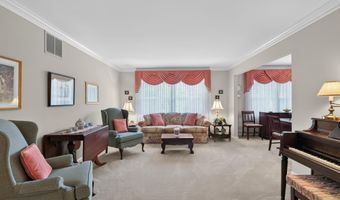 8024 GARLOT Dr, Annandale, VA 22003