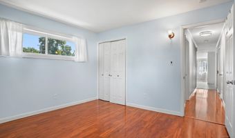 498 Juniper Ln, Cheshire, CT 06410