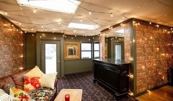 4 E Call St, Algona, IA 50511