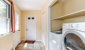41 Holly Hill Ln, Cranston, RI 02921