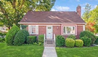 53 Albertson Pkwy, Albertson, NY 11507