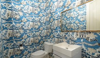 1611 NE Chapel Hill Dr, Bentonville, AR 72712