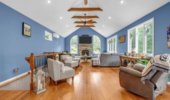 156 Magnolia Ln, Middletown, NJ 07748