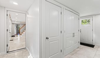 259 Falmouth Rd, Falmouth, ME 04105