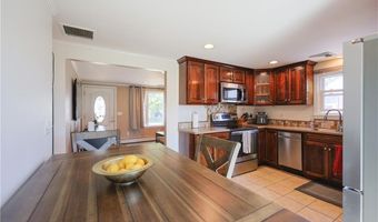 6 Scott Ln, Bristol, RI 02809