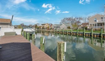 25 Cape Rd, Amityville, NY 11701